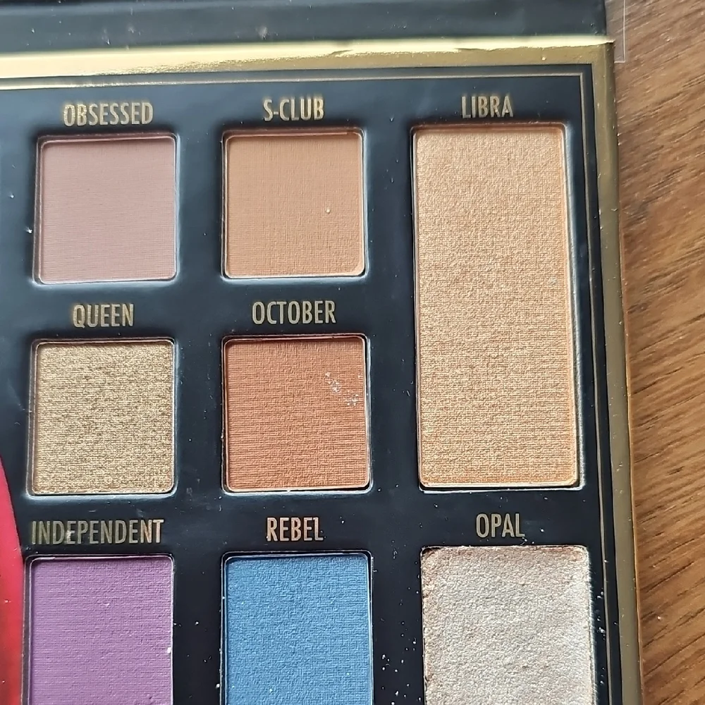 New Sylvia Gani BH Cosmetics 22-Color Eyeshadow Palette With 2 Highlighters